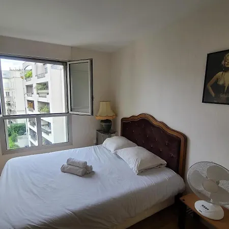 Spacious And Bright 2min From Paris