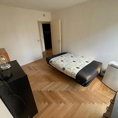 Spacious And Bright 2min From Paris Διαμέρισμα *