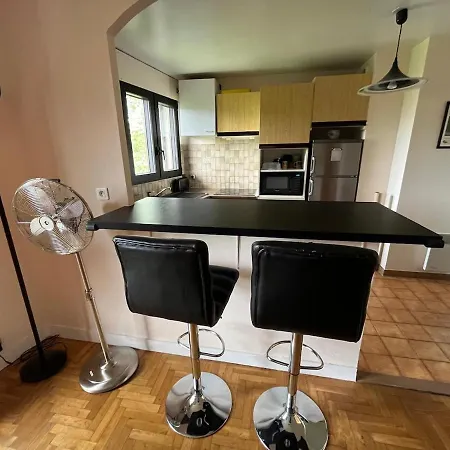 Spacious And Bright 2min From Paris